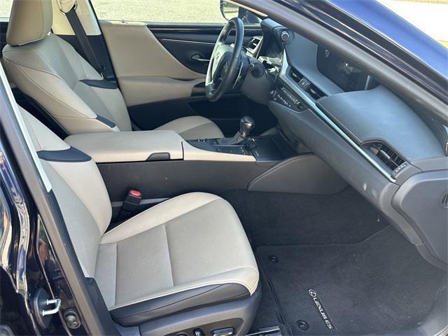 Photo of 2020 Blue Lexus ES 350