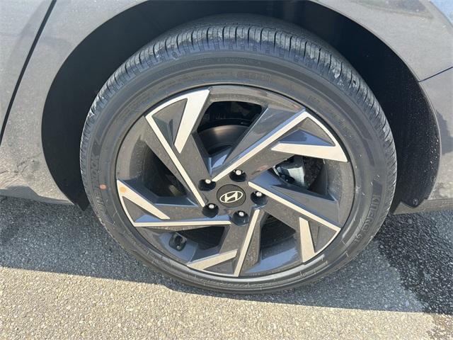 Photo of 2025 Gray Pearl Hyundai ELANTRA HEV