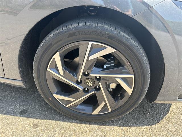 Photo of 2025 Gray Pearl Hyundai ELANTRA HEV