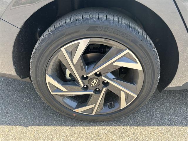 Photo of 2025 Gray Pearl Hyundai ELANTRA HEV