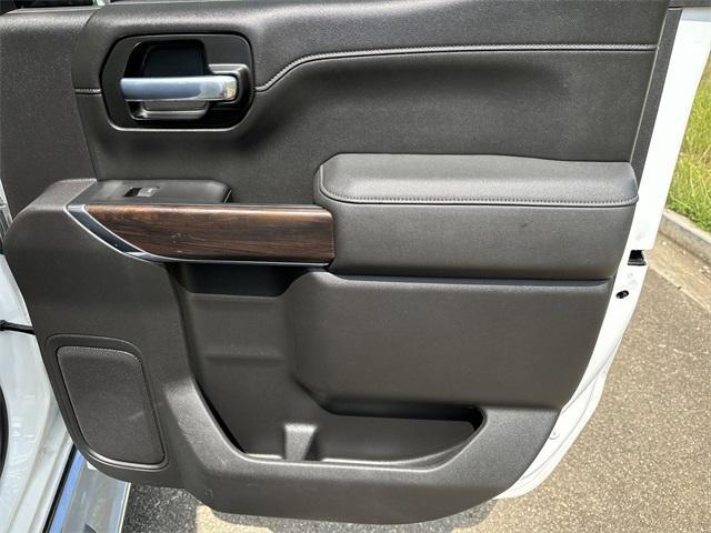 Photo of 2021 Summit White GMC Sierra 1500