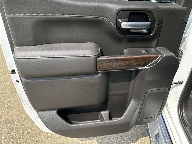Photo of 2021 Summit White GMC Sierra 1500
