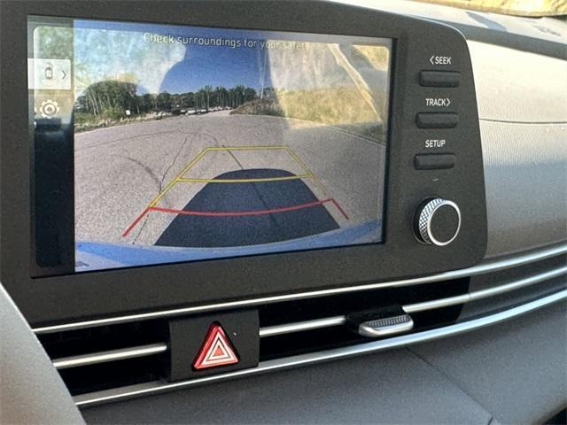Photo of 2025 White Hyundai ELANTRA
