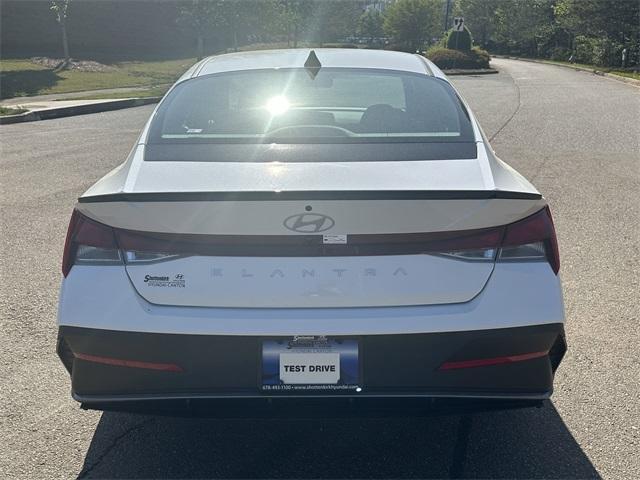 Photo of 2025 White Hyundai ELANTRA