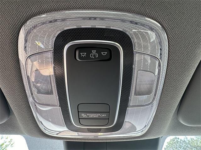 Photo of 2025 White Hyundai ELANTRA