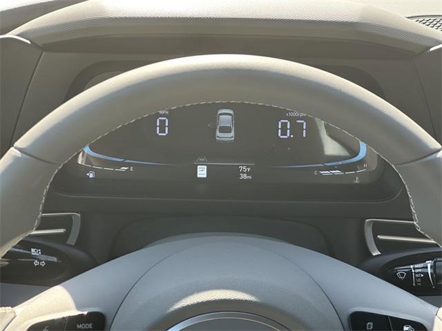 Photo of 2025 White Hyundai ELANTRA