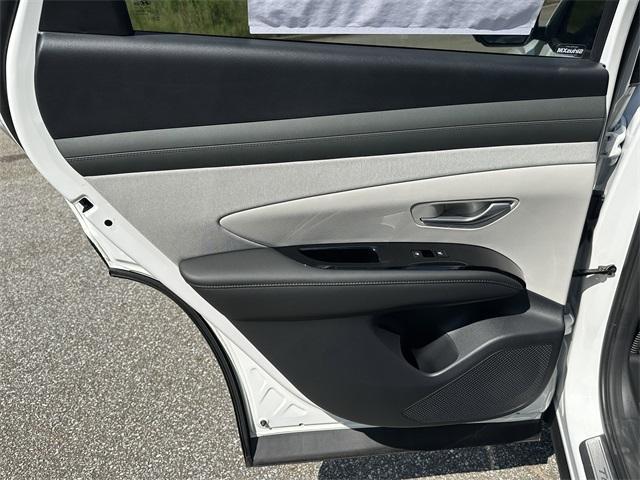 Photo of 2025 Pearl Hyundai TUCSON Hybrid