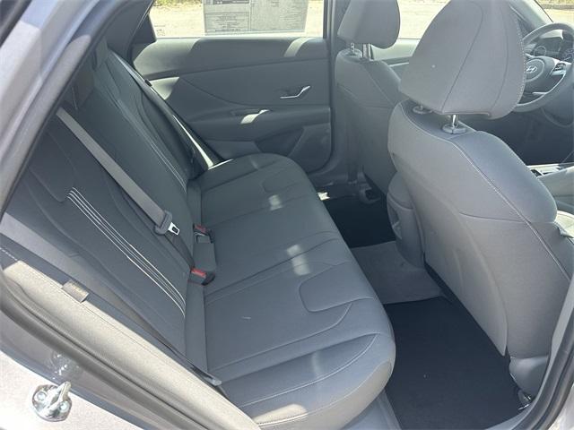 Photo of 2025 Amazon Gray Hyundai ELANTRA HEV