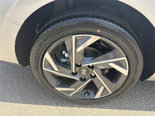 Photo of 2025 Amazon Gray Hyundai ELANTRA HEV