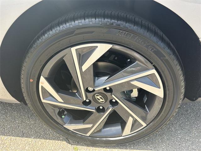 Photo of 2025 Amazon Gray Hyundai ELANTRA HEV