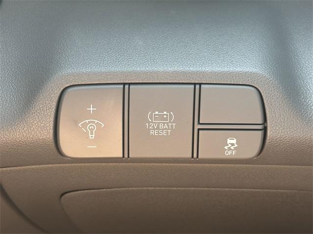 Photo of 2025 Amazon Gray Hyundai ELANTRA HEV