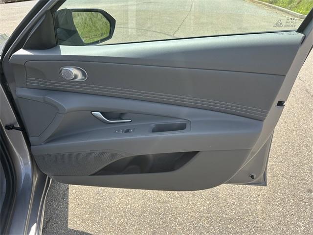Photo of 2025 Amazon Gray Hyundai ELANTRA HEV