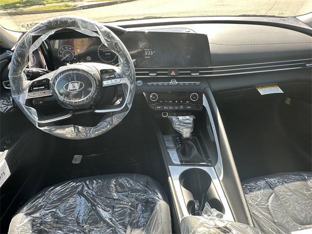 Photo of 2025 White Hyundai ELANTRA HEV