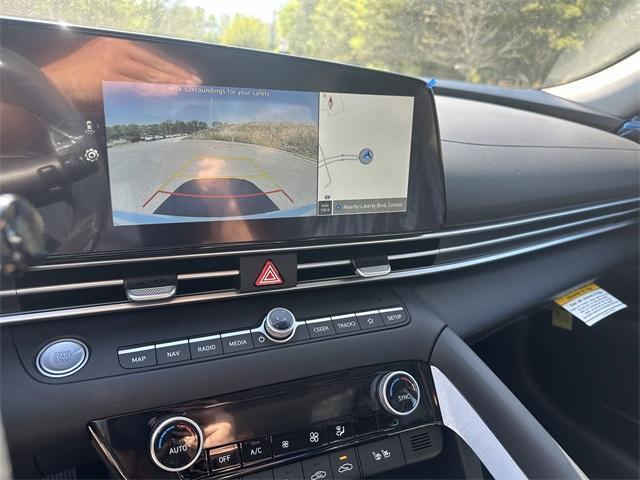 Photo of 2025 White Hyundai ELANTRA HEV
