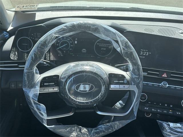 Photo of 2025 White Hyundai ELANTRA HEV