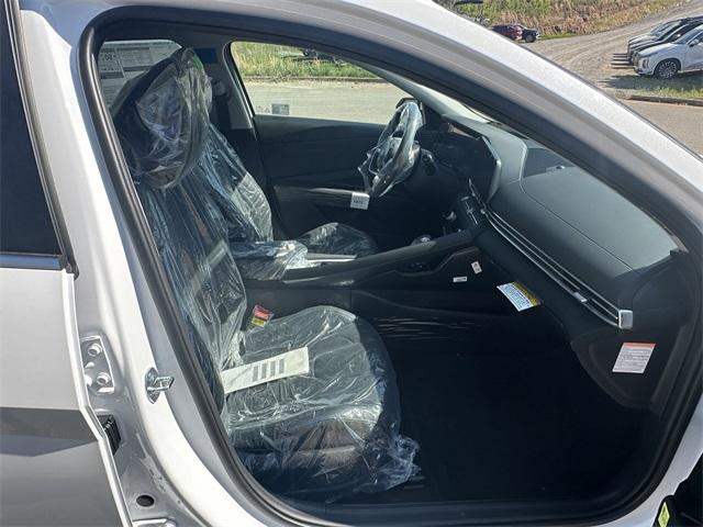Photo of 2025 White Hyundai ELANTRA HEV