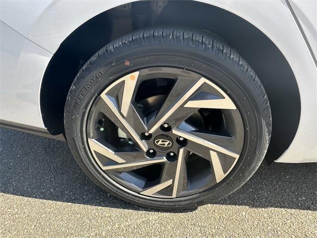 Photo of 2025 White Hyundai ELANTRA HEV