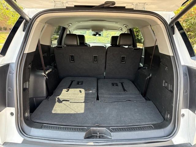 Photo of 2023 Summit White GMC Acadia