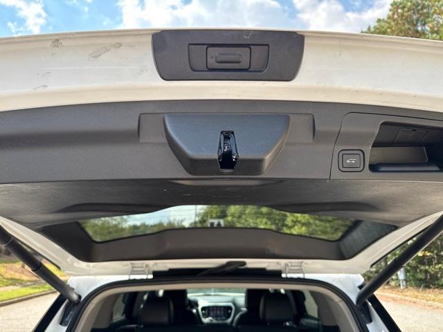 Photo of 2023 Summit White GMC Acadia