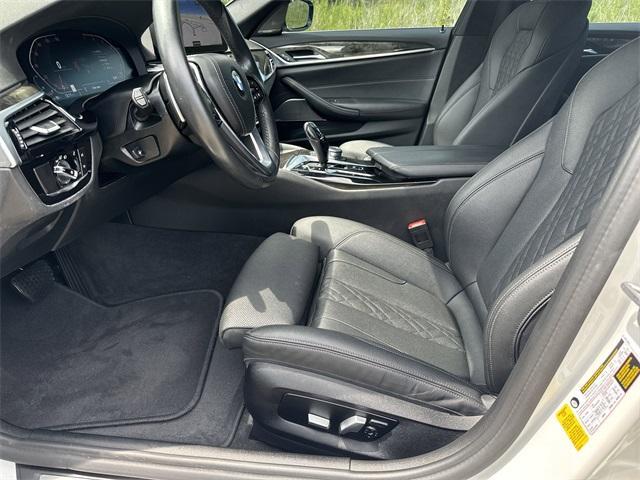 Photo of 2022 Alpine White BMW 530