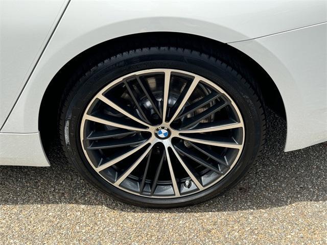 Photo of 2022 Alpine White BMW 530