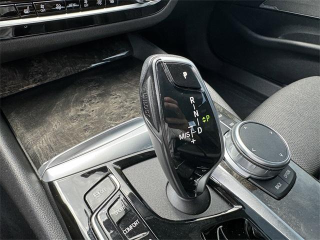 Photo of 2022 Alpine White BMW 530