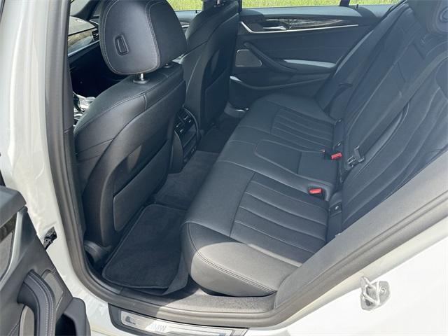 Photo of 2022 Alpine White BMW 530