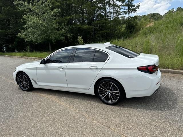 Photo of 2022 Alpine White BMW 530