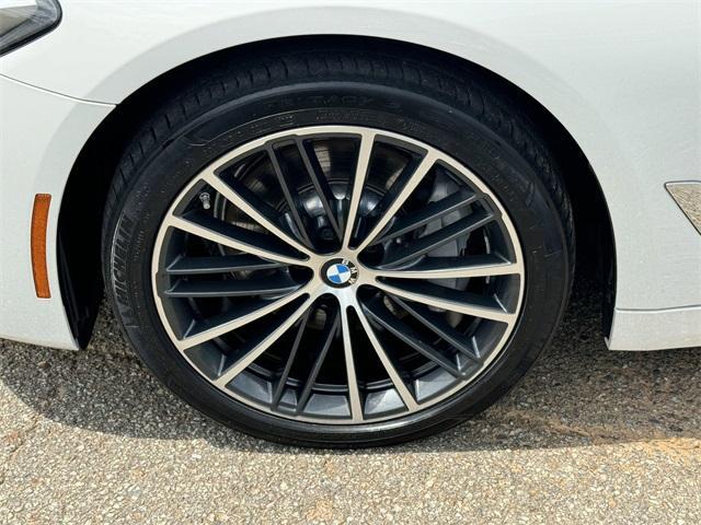Photo of 2022 Alpine White BMW 530