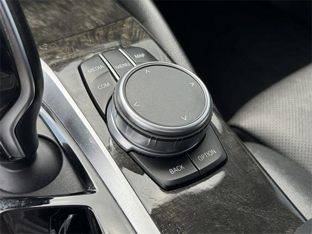 Photo of 2022 Alpine White BMW 530