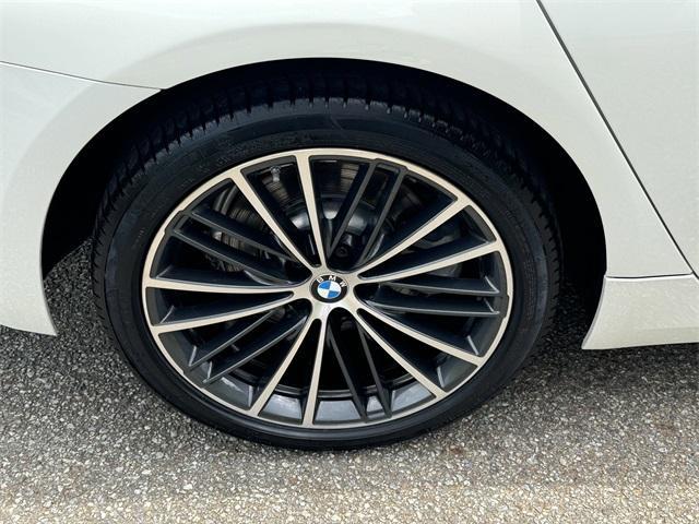 Photo of 2022 Alpine White BMW 530