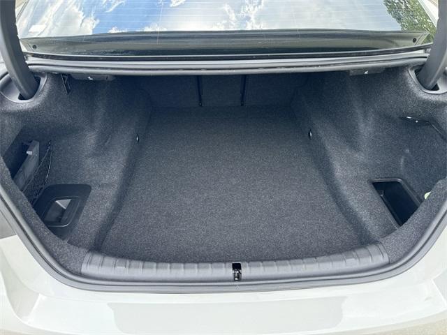 Photo of 2022 Alpine White BMW 530