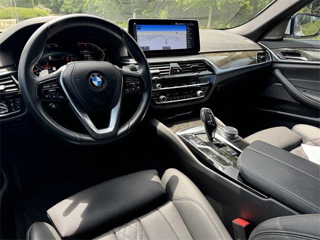 Photo of 2022 Alpine White BMW 530