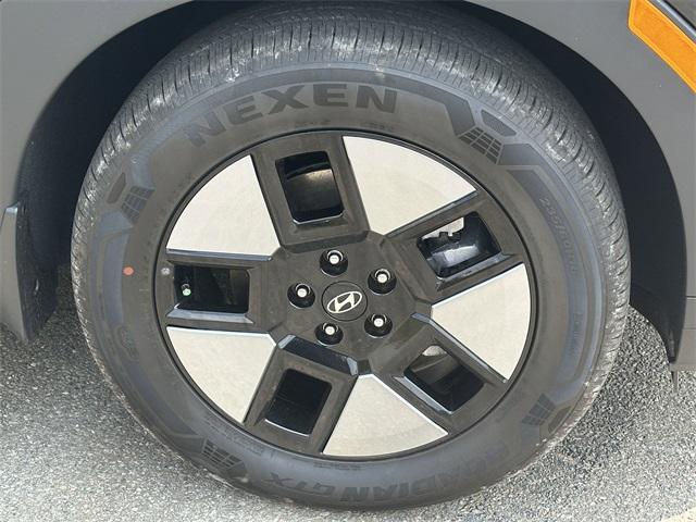 Photo of 2025 Phantom Black Hyundai SANTA FE HEV