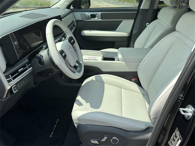 Photo of 2025 Phantom Black Hyundai SANTA FE HEV