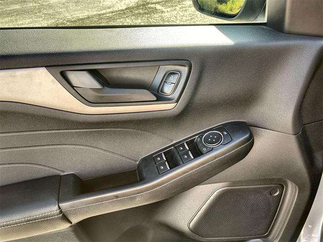Photo of 2022 ICED BLUE SILVER METALLIC Ford Escape