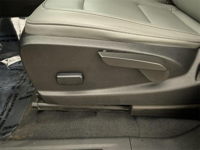 Photo of 2022 Summit White Chevrolet Colorado