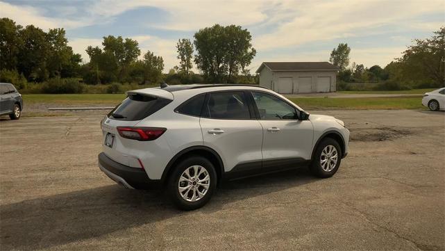 Photo of 2025 SPACE SILVER METALLIC Ford Escape