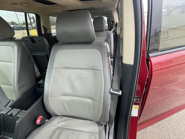 Photo of 2017 Shadow Black Ford Flex
