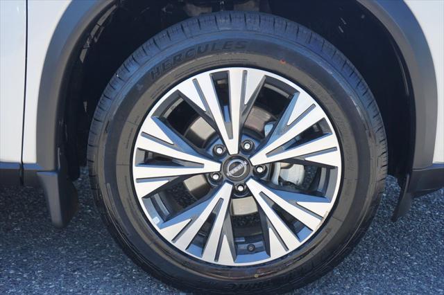Photo of 2023 Brilliant Silver Metallic Nissan Rogue