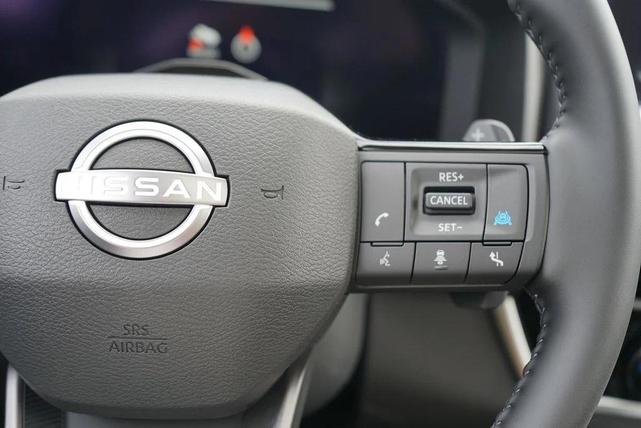 Photo of 2025 Everest White Pearl Super Black Nissan Rogue