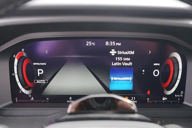 Photo of 2025 Everest White Pearl Super Black Nissan Rogue