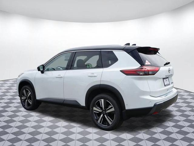 Photo of 2025 Everest White Pearl Super Black Nissan Rogue