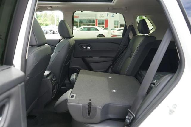 Photo of 2025 Everest White Pearl Super Black Nissan Rogue