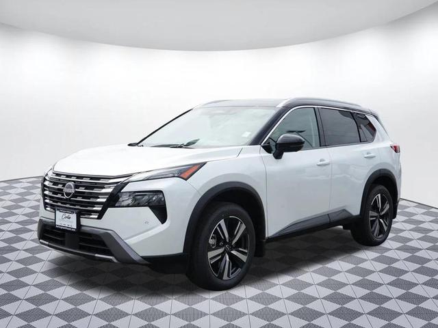 Photo of 2025 Everest White Pearl Super Black Nissan Rogue