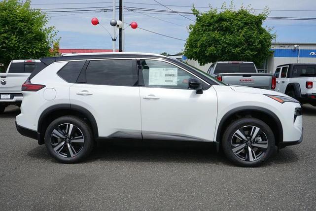 Photo of 2025 Everest White Pearl Super Black Nissan Rogue