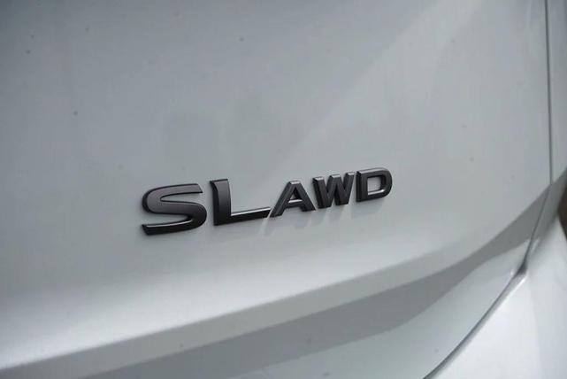 Photo of 2025 Everest White Pearl Super Black Nissan Rogue