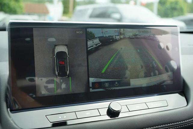 Photo of 2025 Everest White Pearl Super Black Nissan Rogue
