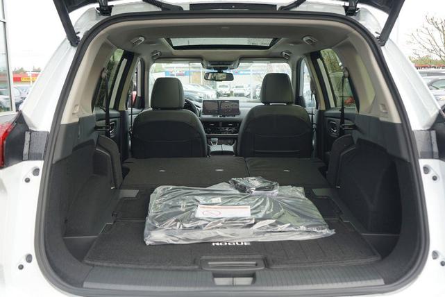 Photo of 2025 Everest White Pearl Nissan Rogue