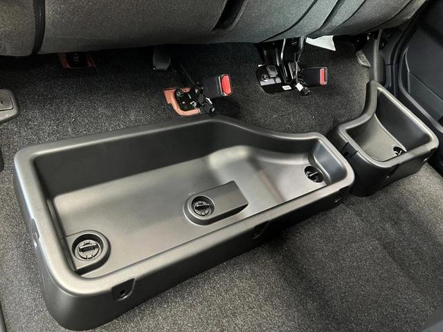 Photo of 2025 Afterburn Orange Nissan Frontier